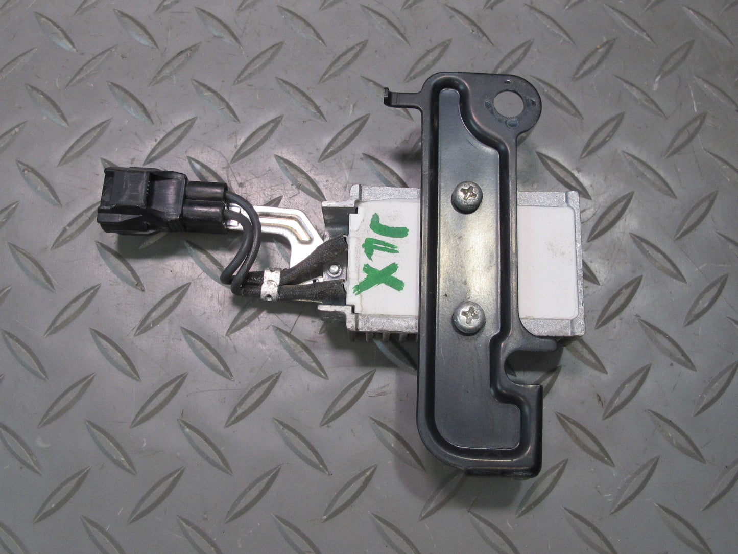 2005-2007 Lexus UZJ100L LX470 Fuel Pump Resistor Module 23080-50170