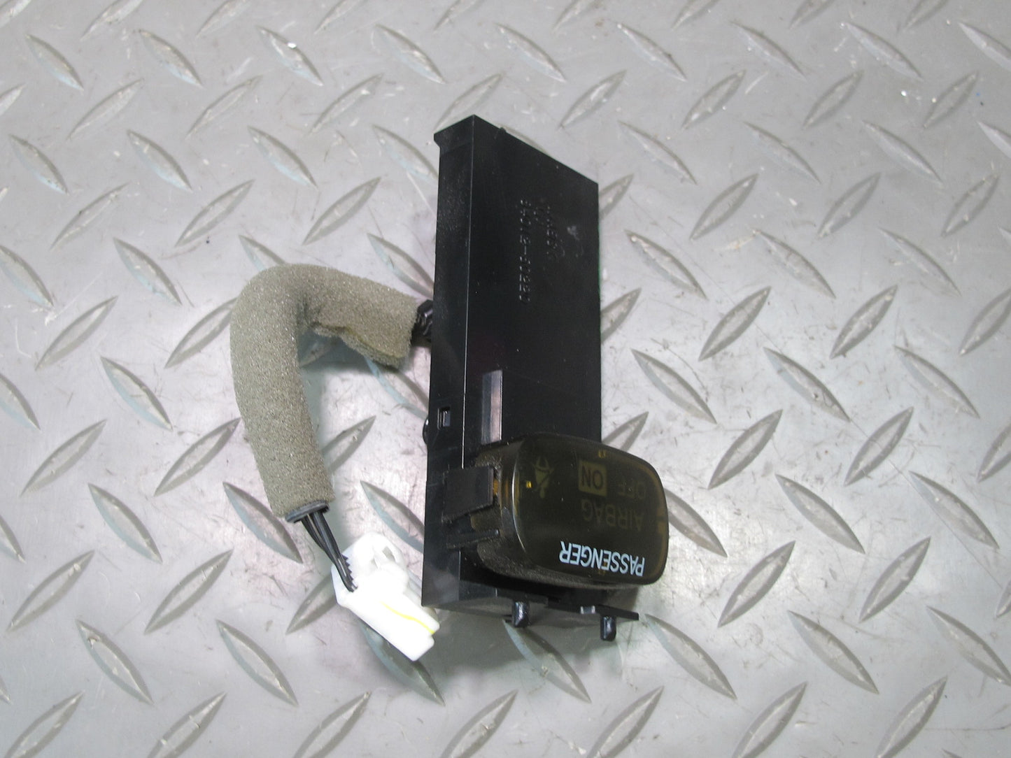 03-07 Lexus UZJ100L LX470 Right Passenger Seat Belt Warning Light 86860-0W100