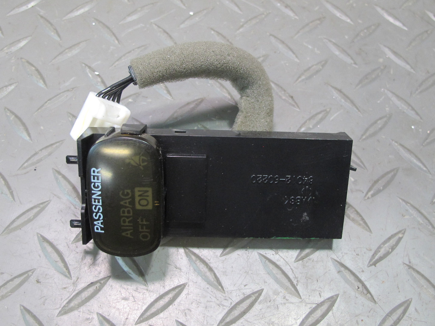 03-07 Lexus UZJ100L LX470 Right Passenger Seat Belt Warning Light 86860-0W100