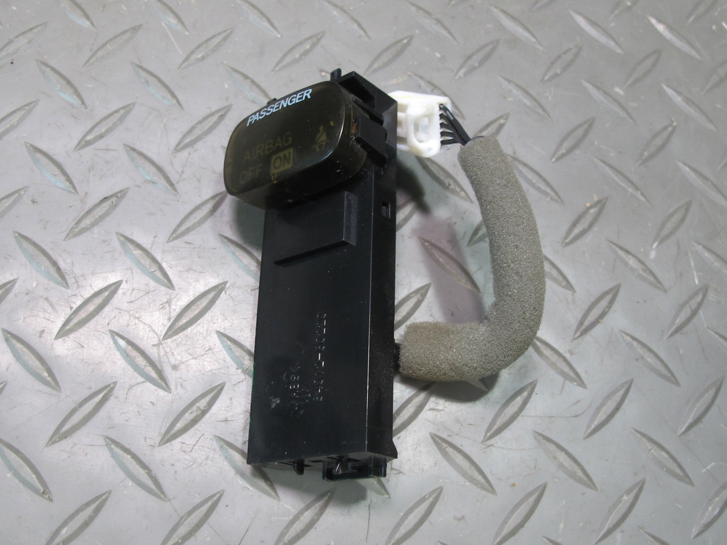 03-07 Lexus UZJ100L LX470 Right Passenger Seat Belt Warning Light 86860-0W100