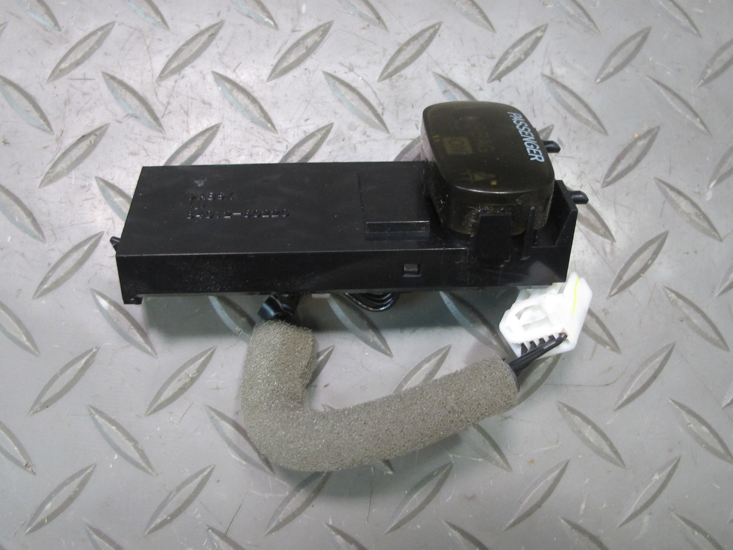 03-07 Lexus UZJ100L LX470 Right Passenger Seat Belt Warning Light 86860-0W100