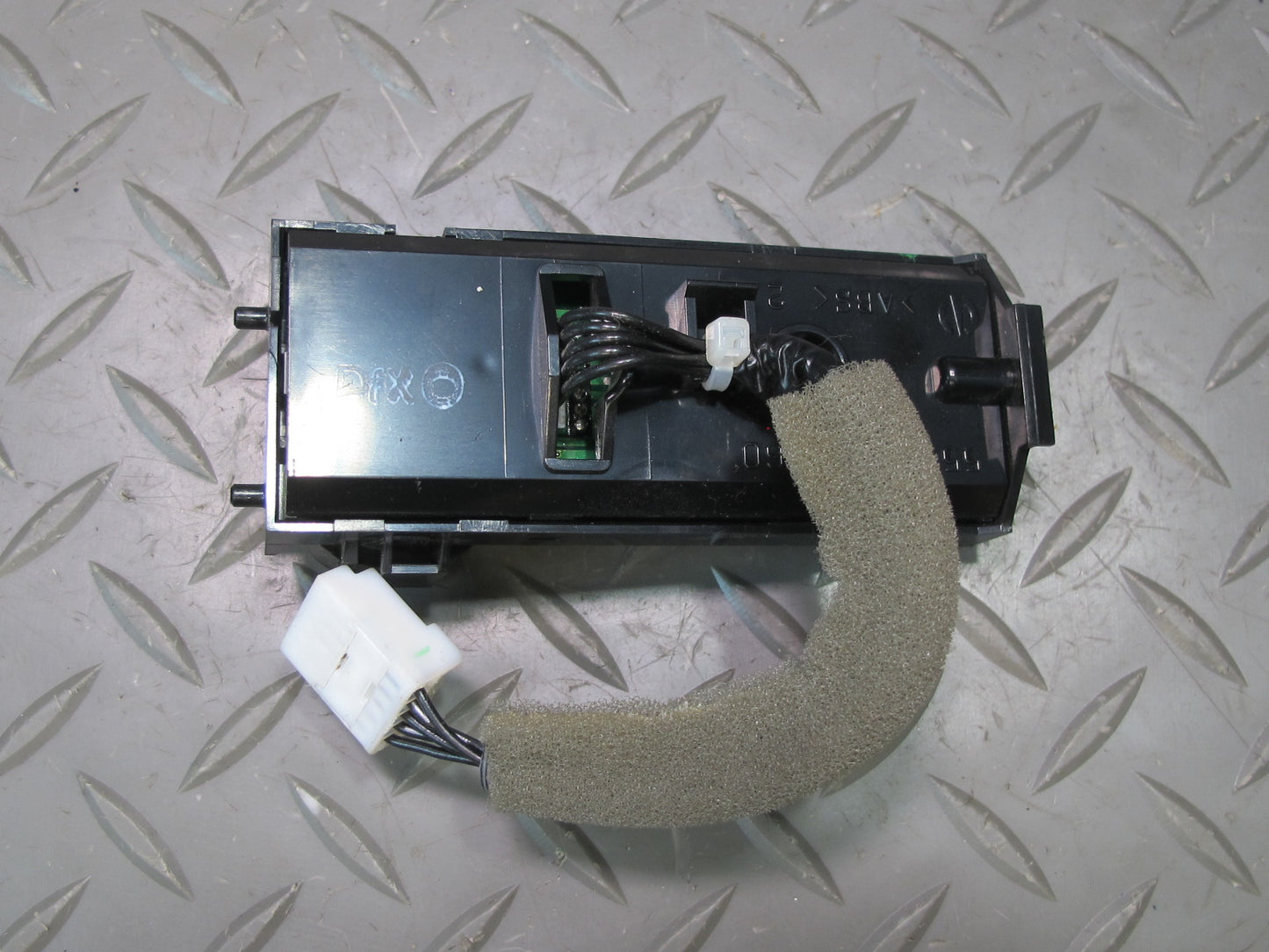 03-07 Lexus UZJ100L LX470 Right Passenger Seat Belt Warning Light 86860-0W100