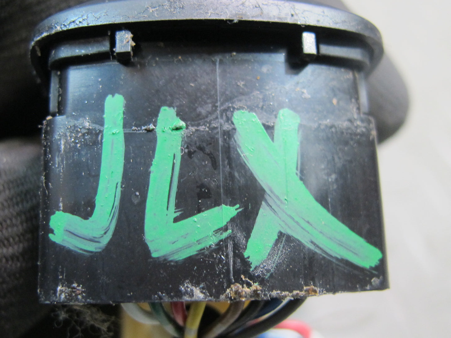 2003-2007 Lexus UZJ100L LX470 Ride Drive Control Suspension Shock Height Switch