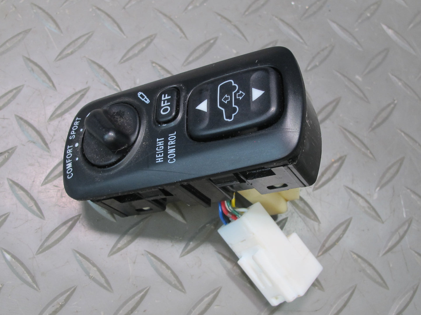 2003-2007 Lexus UZJ100L LX470 Ride Drive Control Suspension Shock Height Switch