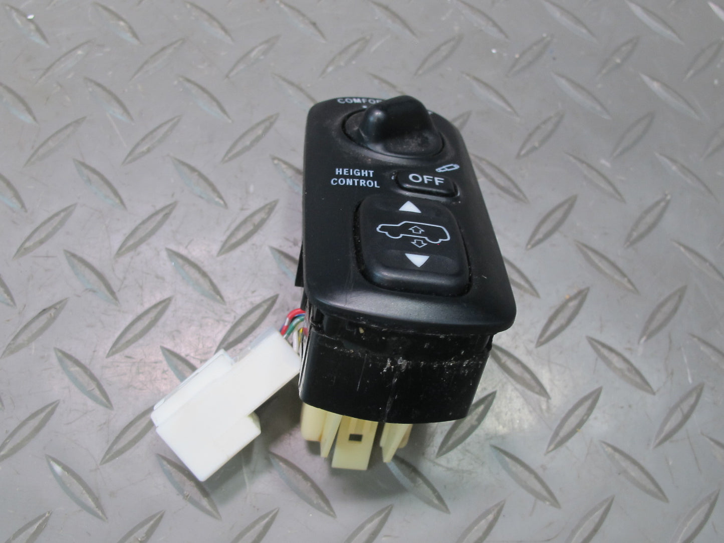 2003-2007 Lexus UZJ100L LX470 Ride Drive Control Suspension Shock Height Switch