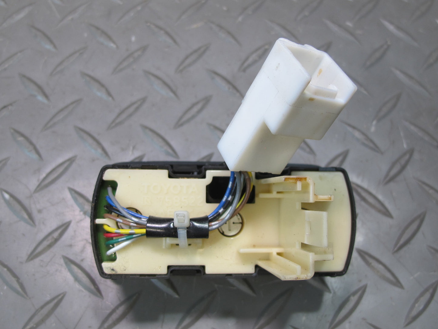 2003-2007 Lexus UZJ100L LX470 Ride Drive Control Suspension Shock Height Switch