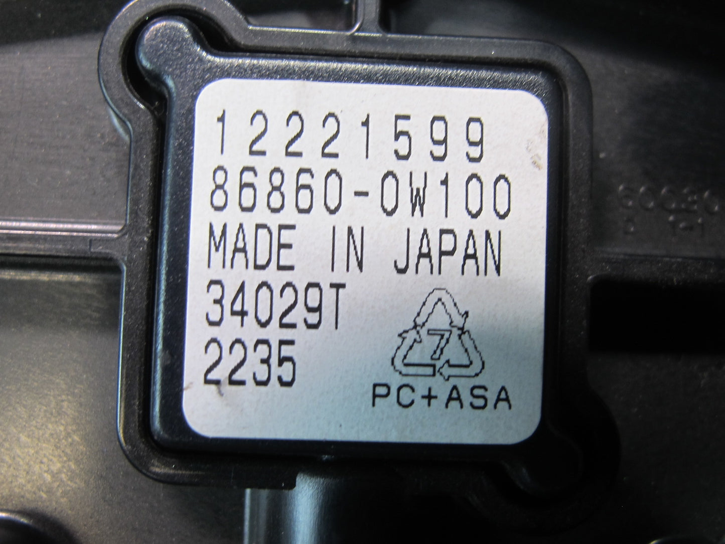 2006-2007 Lexus UZJ100L LX470 GPS Navigation Antenna 86860-0W100