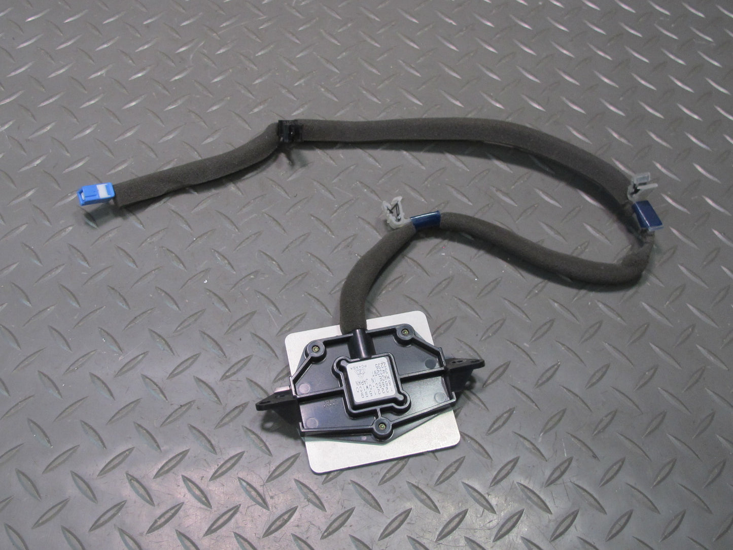 2006-2007 Lexus UZJ100L LX470 GPS Navigation Antenna 86860-0W100