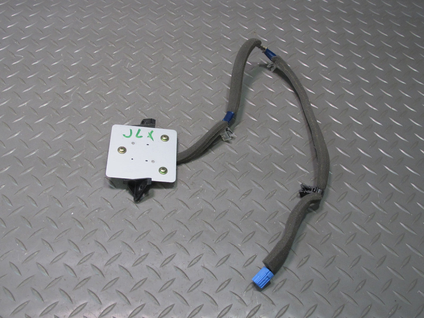 2006-2007 Lexus UZJ100L LX470 GPS Navigation Antenna 86860-0W100