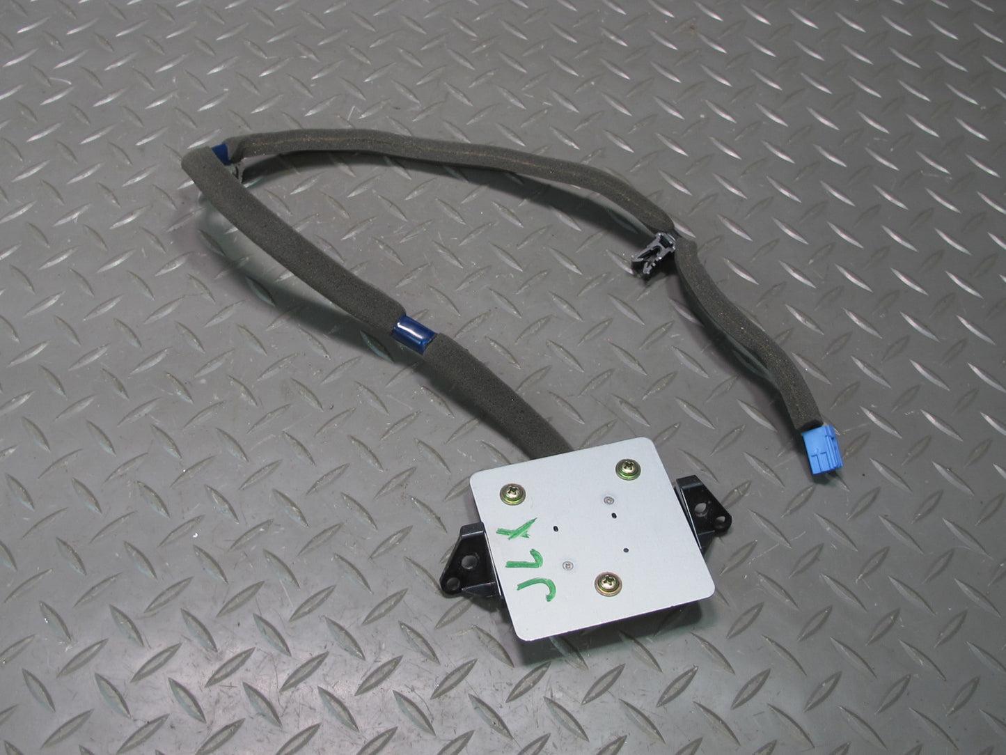 2006-2007 Lexus UZJ100L LX470 GPS Navigation Antenna 86860-0W100