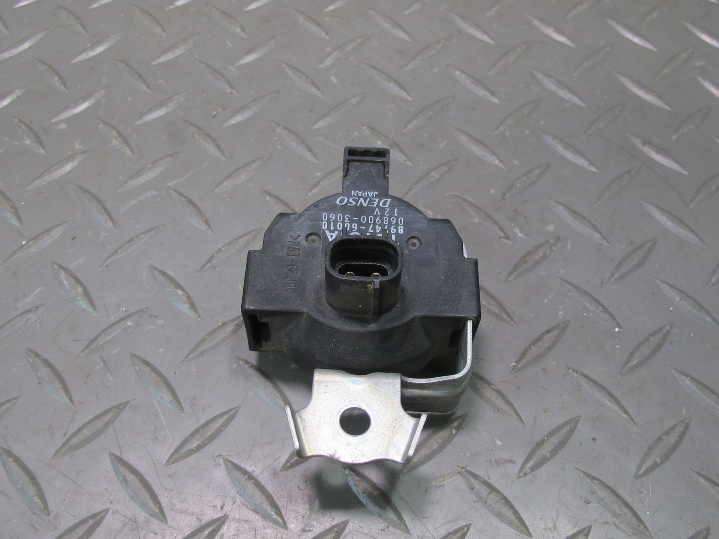 1998-2007 Lexus UZJ100L LX470 Door Lock Chime Buzzer 89747-60010