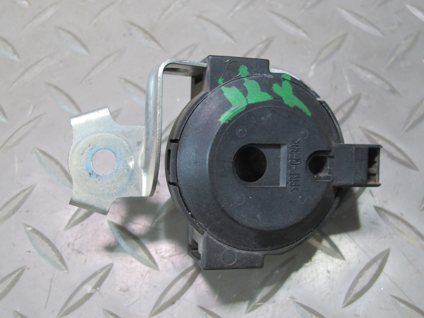 1998-2007 Lexus UZJ100L LX470 Door Lock Chime Buzzer 89747-60010