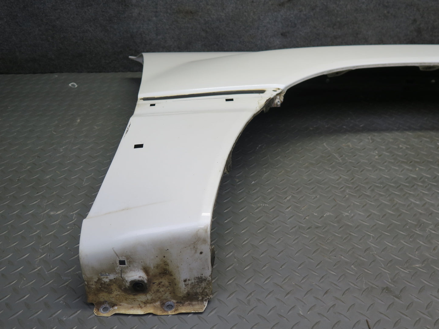 2003-2007 Lexus UZJ100L LX470 Front Right Fender Shell Panel Cover White