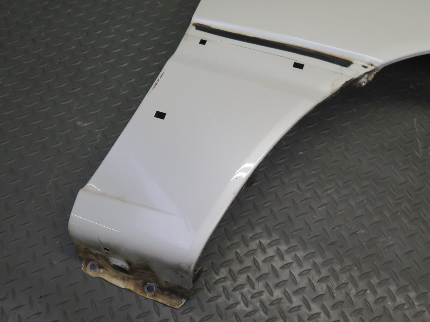 2003-2007 Lexus UZJ100L LX470 Front Right Fender Shell Panel Cover White