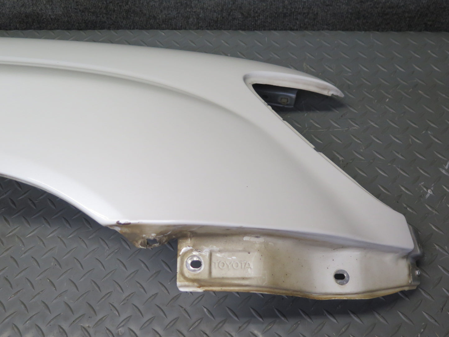2003-2007 Lexus UZJ100L LX470 Front Right Fender Shell Panel Cover White