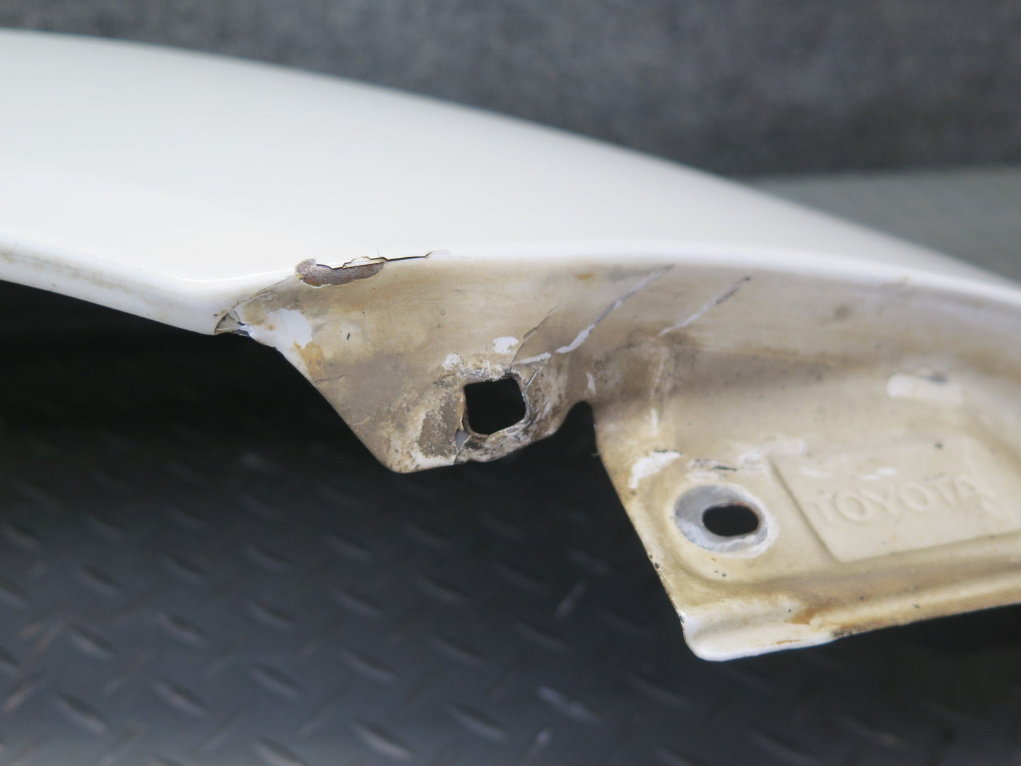 2003-2007 Lexus UZJ100L LX470 Front Right Fender Shell Panel Cover White