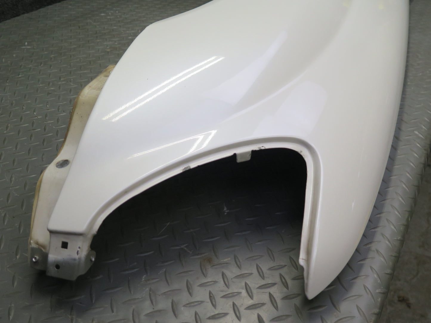 2003-2007 Lexus UZJ100L LX470 Front Right Fender Shell Panel Cover White
