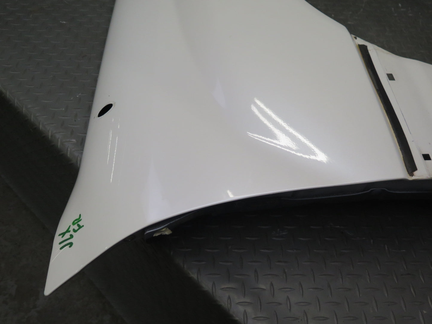 2003-2007 Lexus UZJ100L LX470 Front Right Fender Shell Panel Cover White