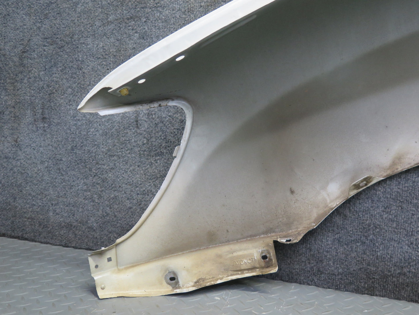 2003-2007 Lexus UZJ100L LX470 Front Right Fender Shell Panel Cover White