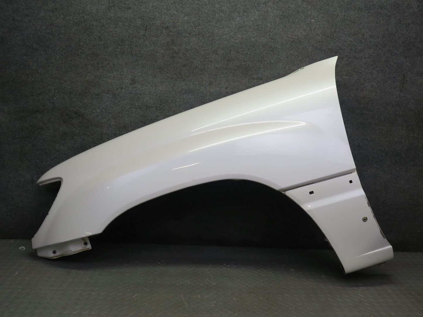 2003-2007 Lexus UZJ100L LX470 Front Left Fender Shell Panel Cover White