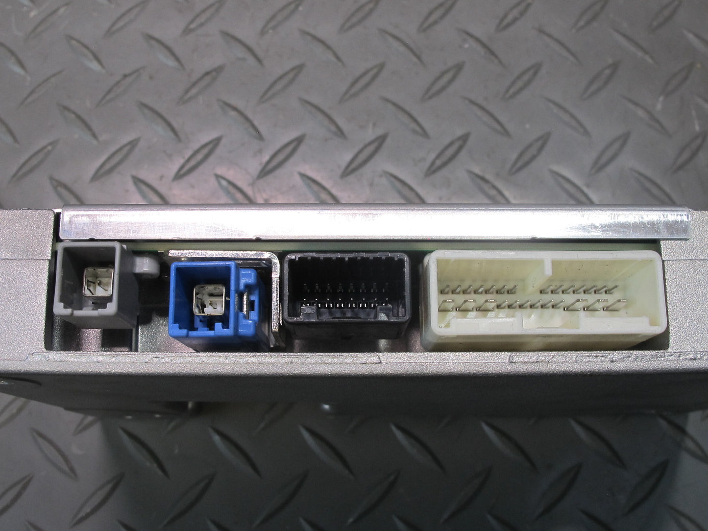 2005-2007 Lexus UZJ100L LX470 Telephone Mayday Computer Control Module