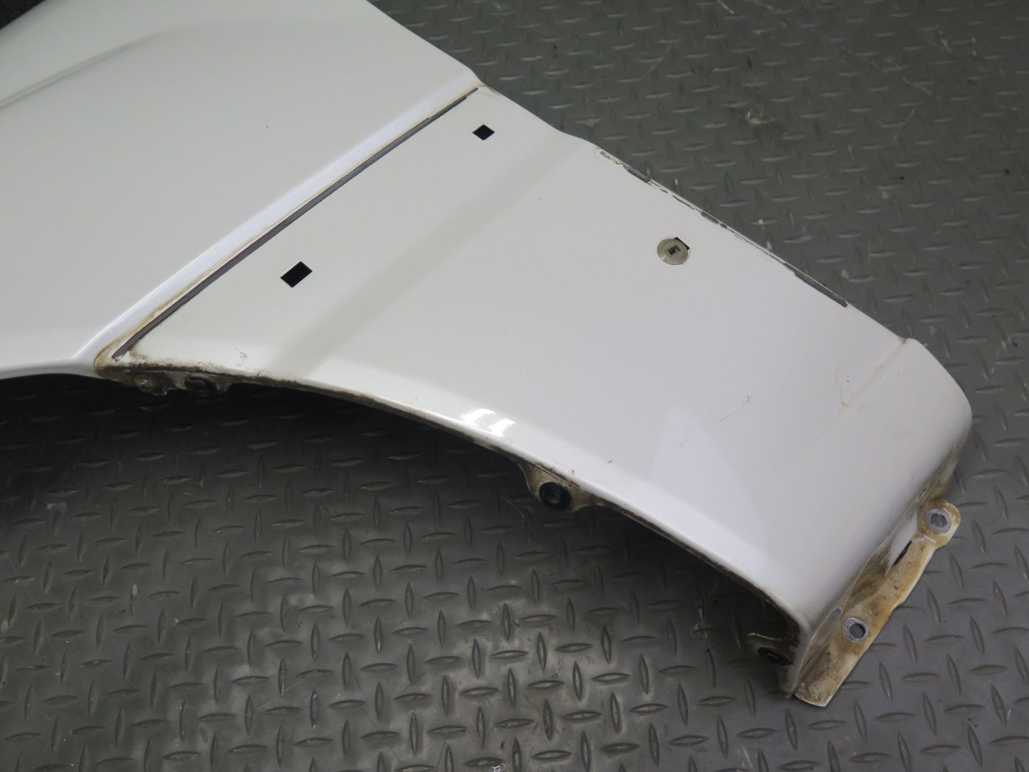 2003-2007 Lexus UZJ100L LX470 Front Left Fender Shell Panel Cover White