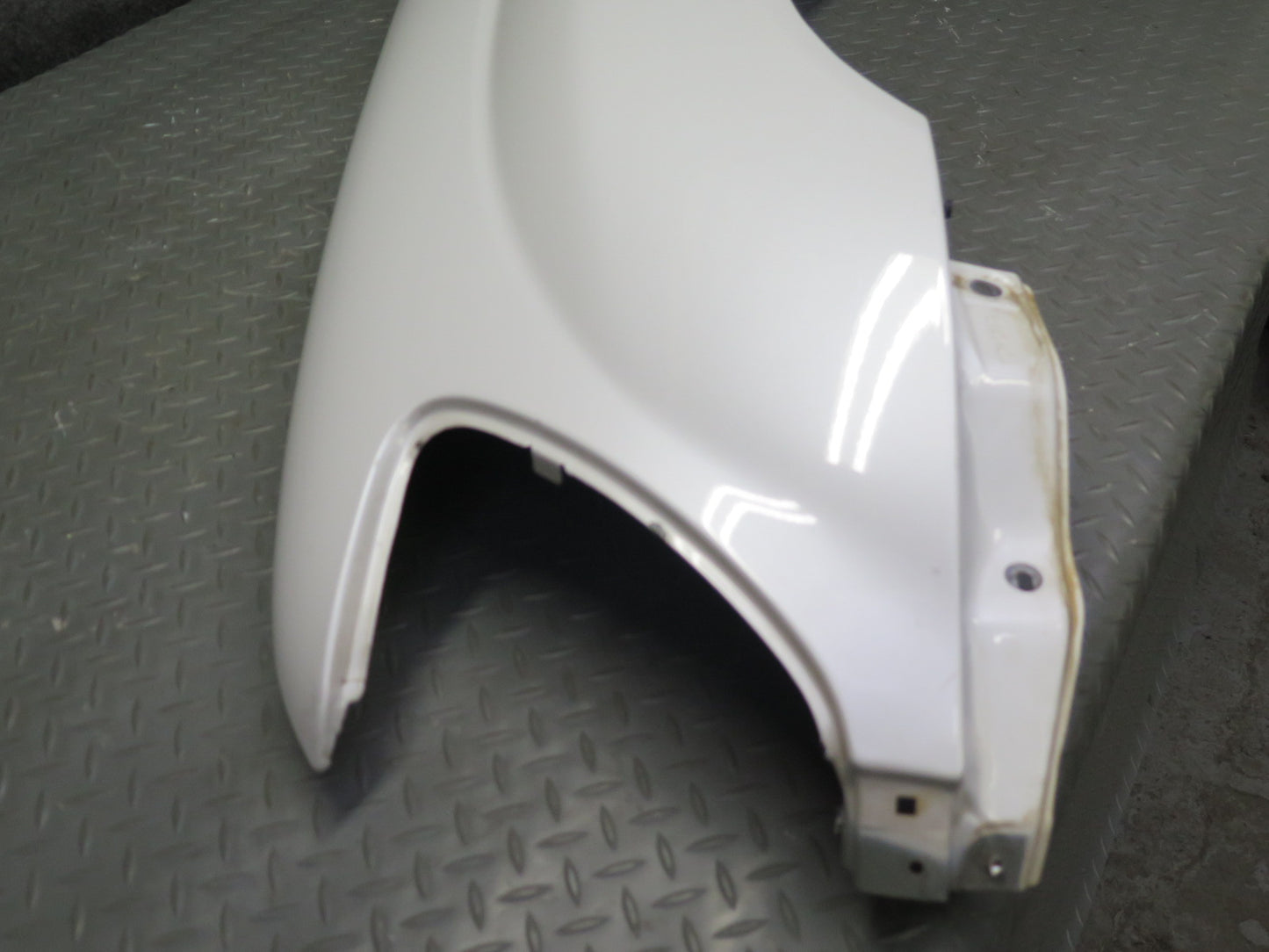 2003-2007 Lexus UZJ100L LX470 Front Left Fender Shell Panel Cover White