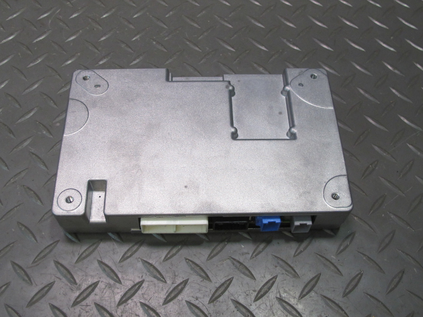 2005-2007 Lexus UZJ100L LX470 Telephone Mayday Computer Control Module