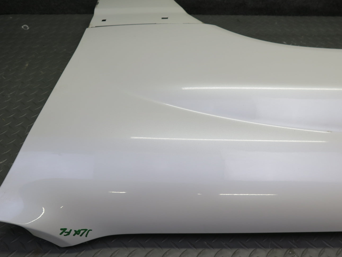 2003-2007 Lexus UZJ100L LX470 Front Left Fender Shell Panel Cover White