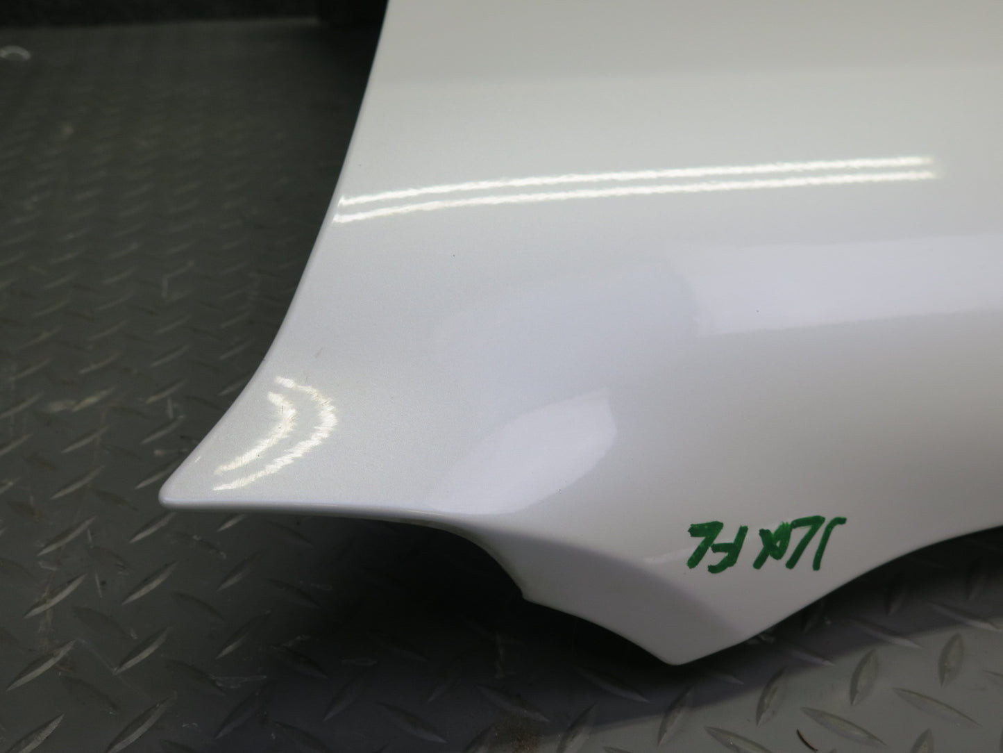 2003-2007 Lexus UZJ100L LX470 Front Left Fender Shell Panel Cover White