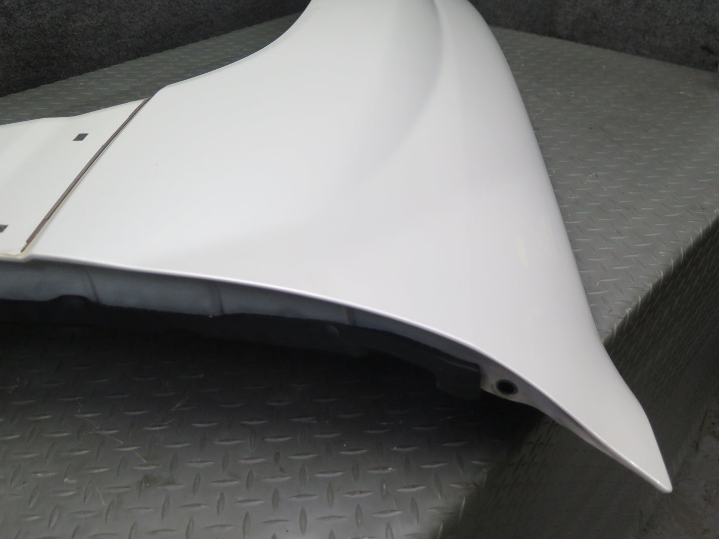 2003-2007 Lexus UZJ100L LX470 Front Left Fender Shell Panel Cover White