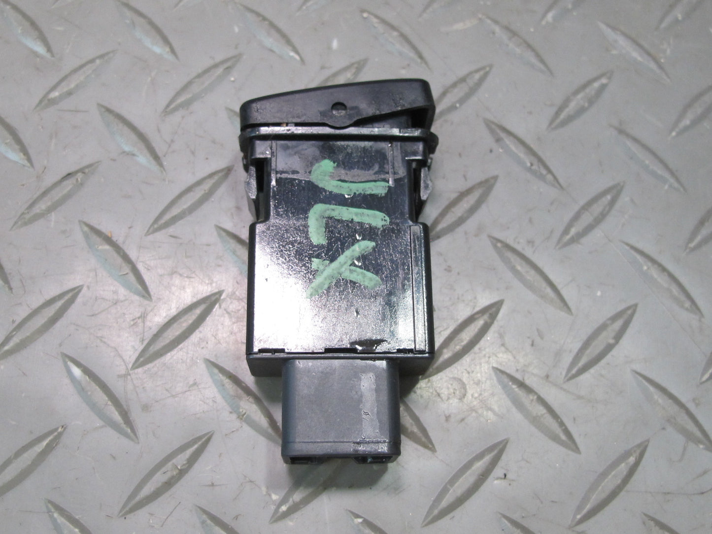 2003-2007 Lexus UZJ100L LX470 Left Heated Seat Heater Button Switch