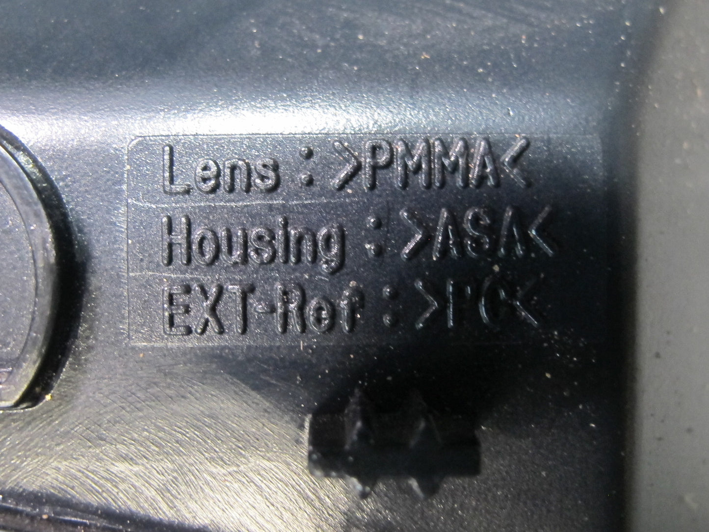 2006-2007 Lexus UZJ100L LX470 Rear Right Outer Tail Light Lamp