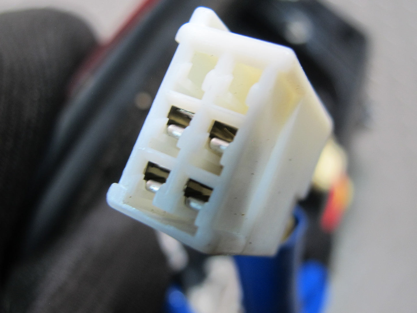 2006-2007 Lexus UZJ100L LX470 Rear Right Outer Tail Light Lamp