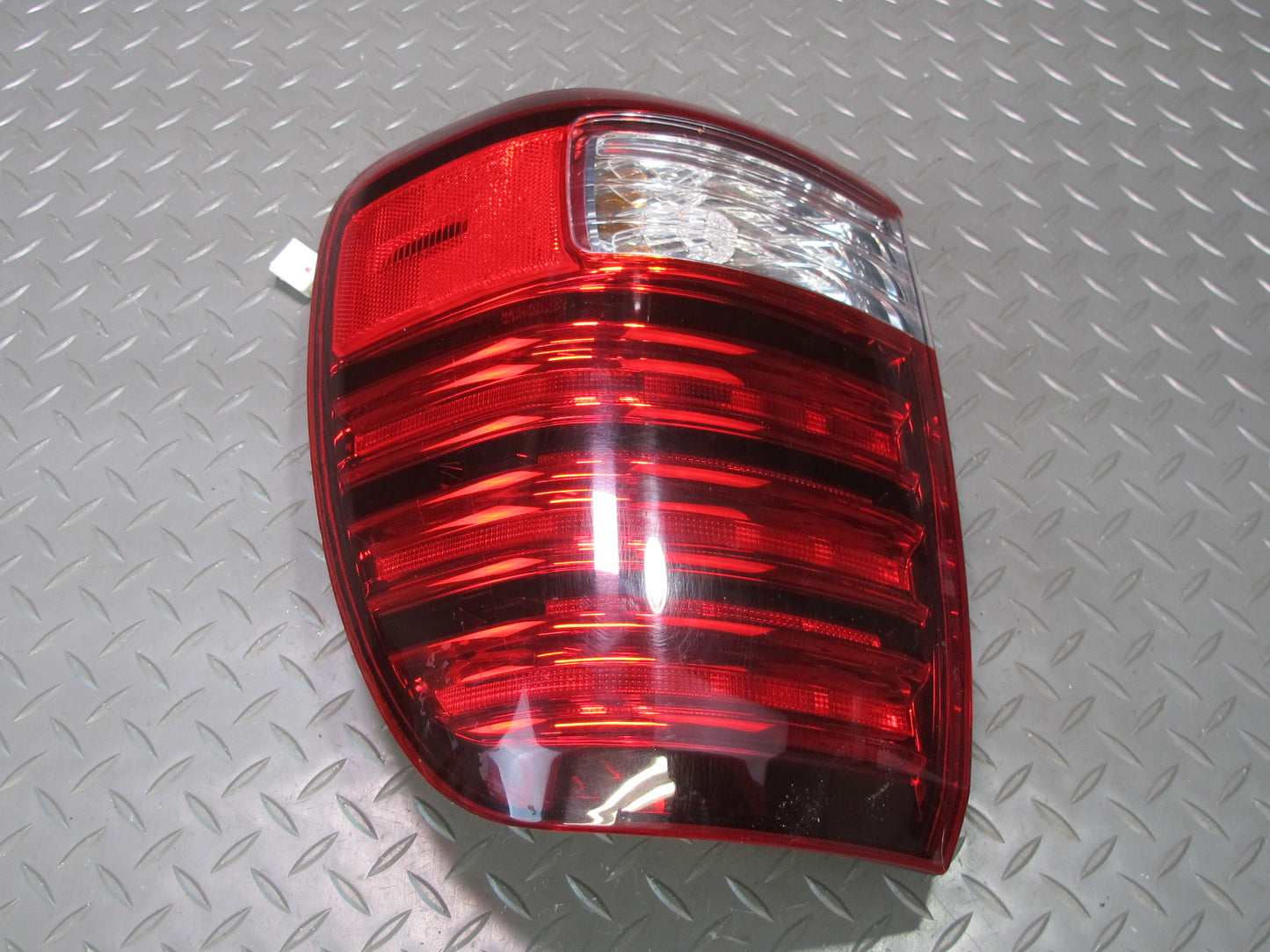 2006-2007 Lexus UZJ100L LX470 Rear Right Outer Tail Light Lamp