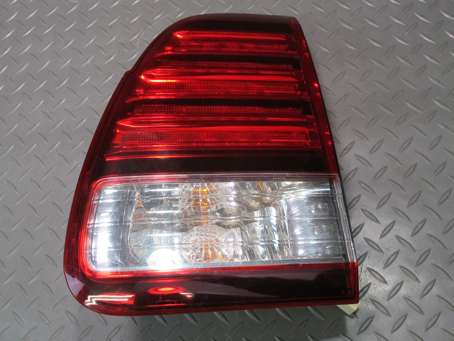 2006-2007 Lexus UZJ100L LX470 Rear Right Inner Trunk Lid Tail Light Lamp