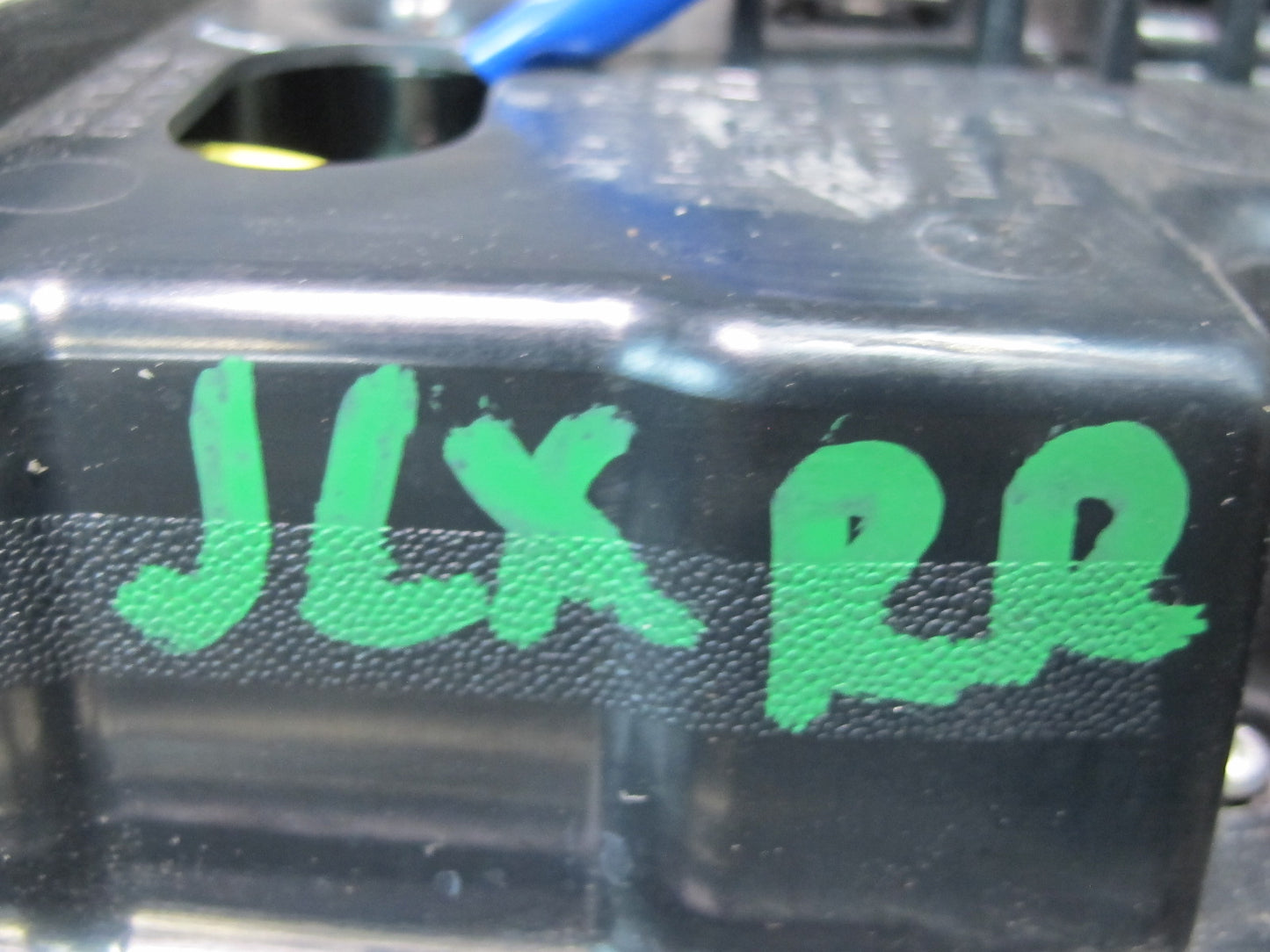 2006-2007 Lexus UZJ100L LX470 Rear Right Inner Trunk Lid Tail Light Lamp