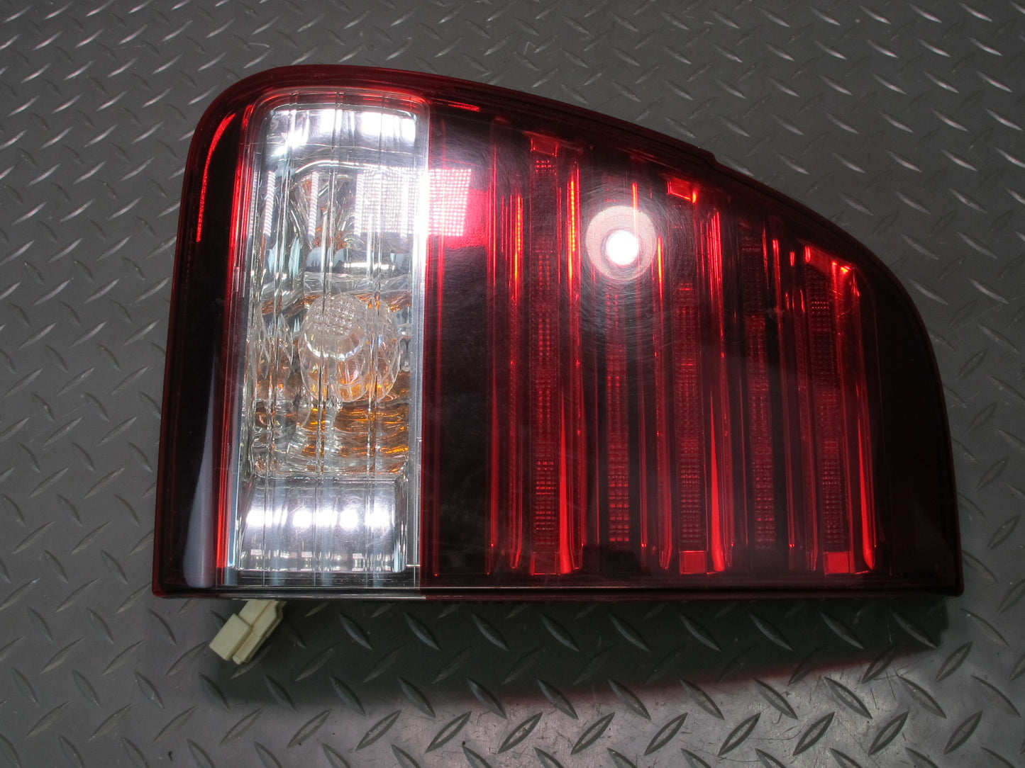 2006-2007 Lexus UZJ100L LX470 Rear Right Inner Trunk Lid Tail Light Lamp