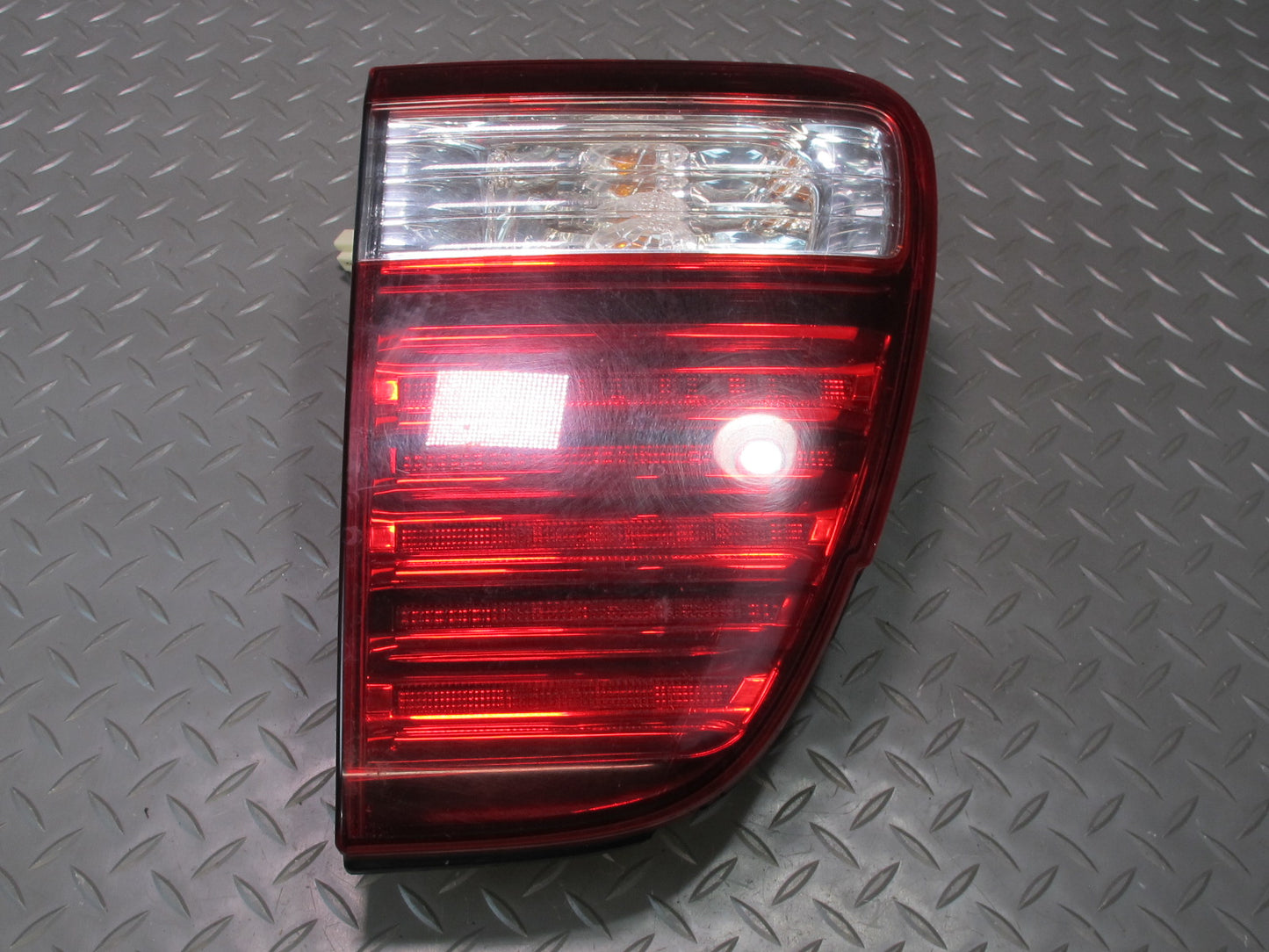 2006-2007 Lexus UZJ100L LX470 Rear Right Inner Trunk Lid Tail Light Lamp