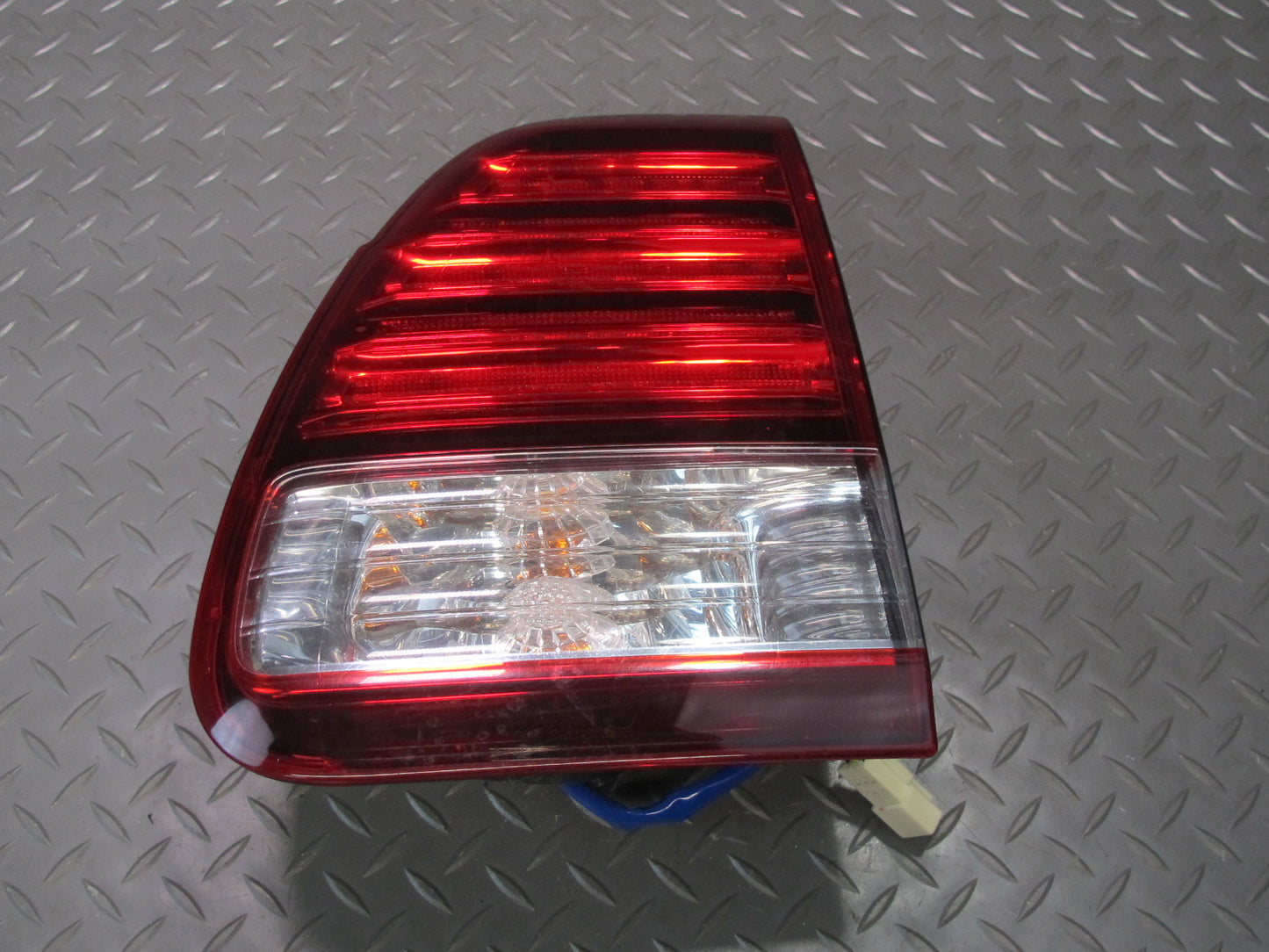 2006-2007 Lexus UZJ100L LX470 Rear Right Inner Trunk Lid Tail Light Lamp