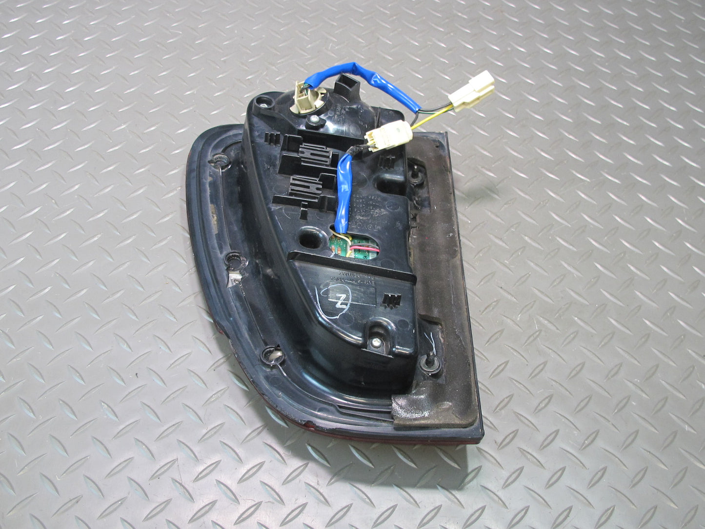 2006-2007 Lexus UZJ100L LX470 Rear Right Inner Trunk Lid Tail Light Lamp