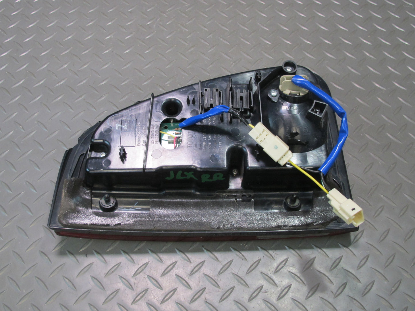 2006-2007 Lexus UZJ100L LX470 Rear Right Inner Trunk Lid Tail Light Lamp