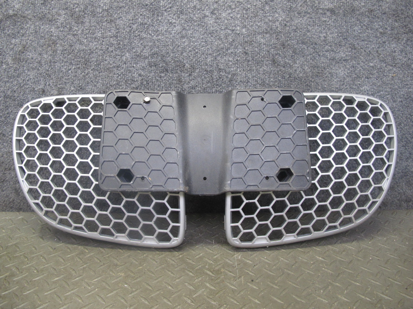 06-09 Pontiac Solstice Front Bumper Right & Left Grille w License Plate Assy OEM