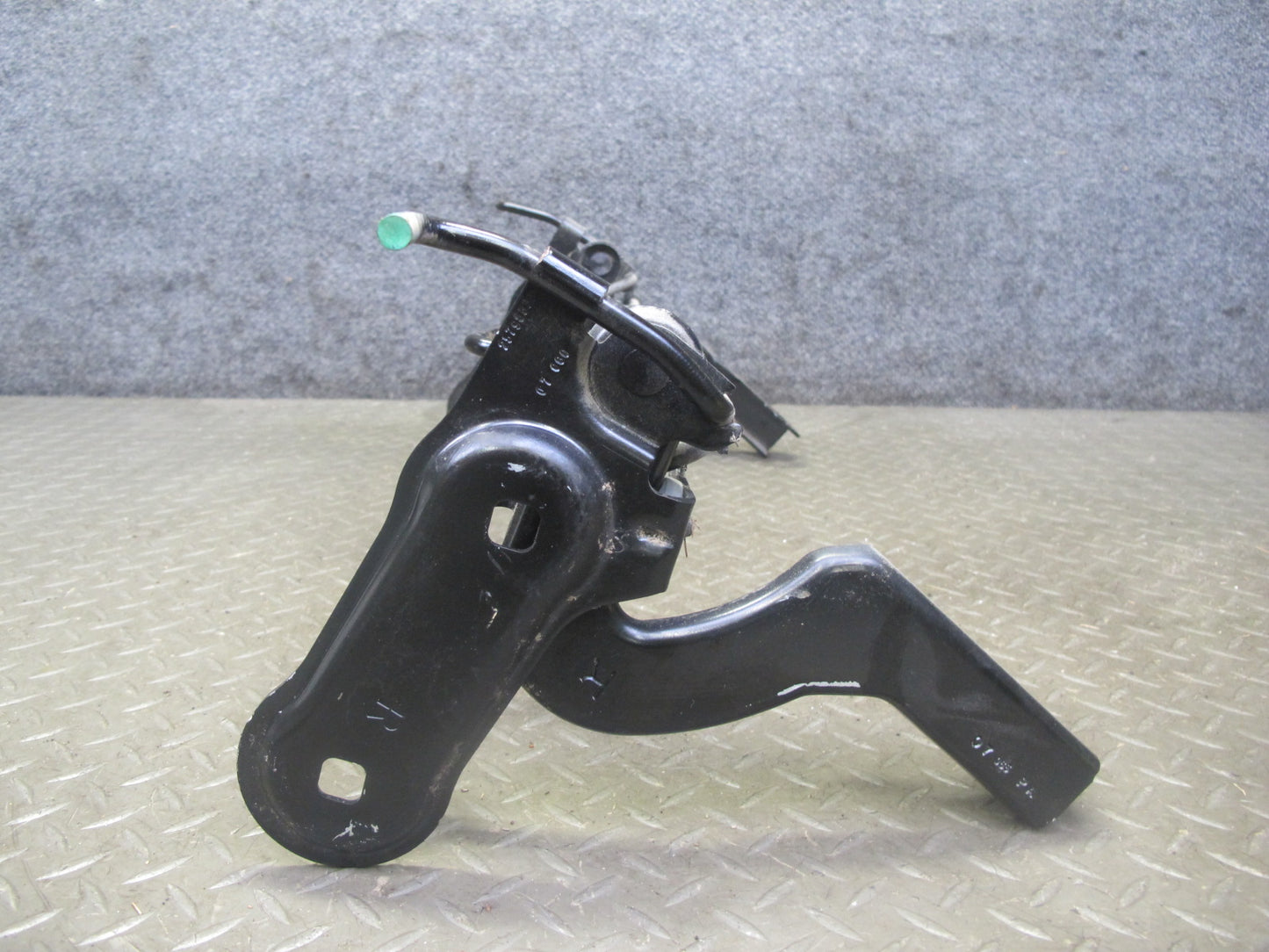 06-10 Pontiac Solstice Saturn SKY Convert Rear Trunk Hinge Bracket 25798535 OEM