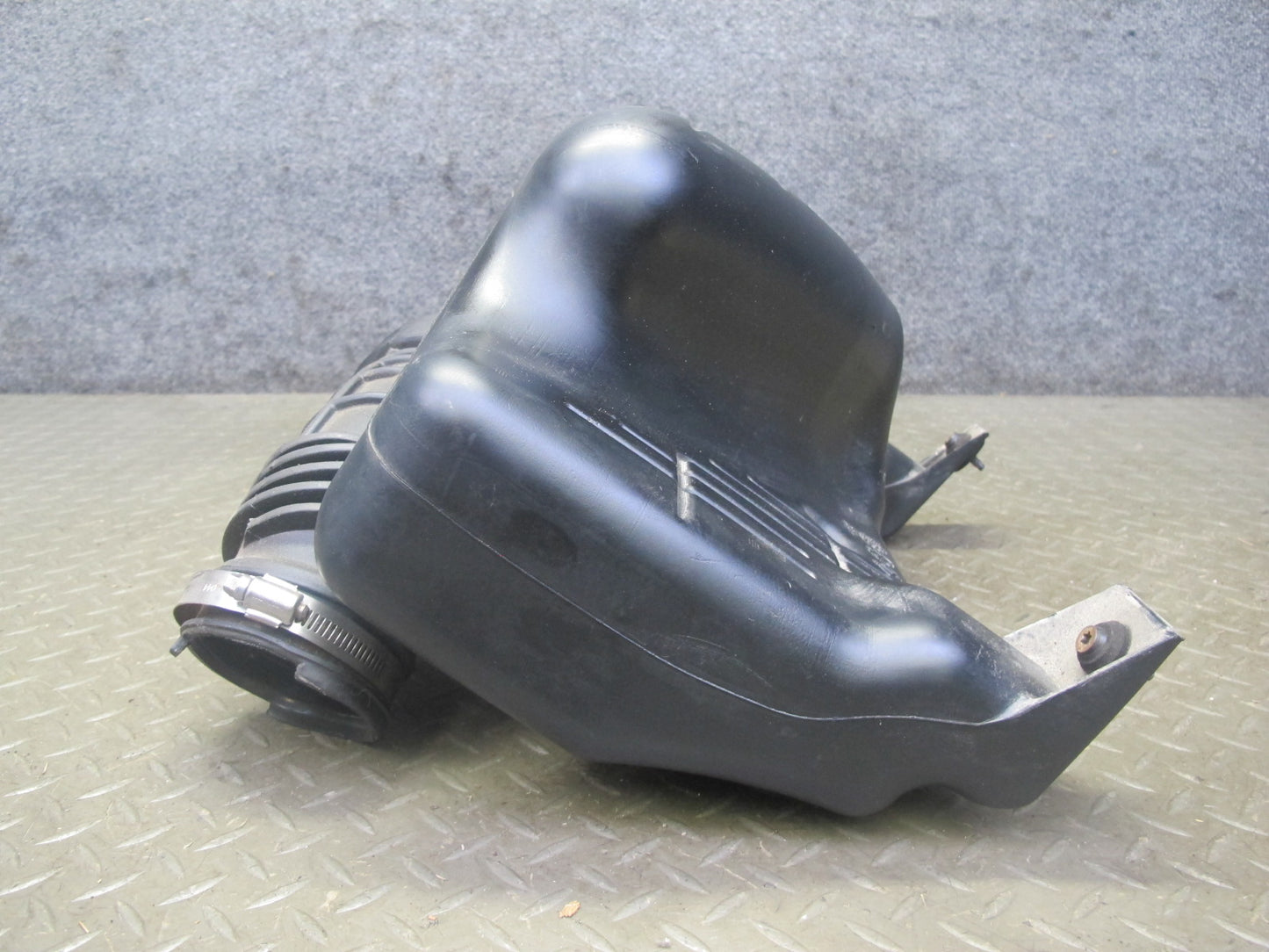 06-10 Pontiac Solstice Saturn SKY 2.4L Air Intake Resonator w Duct Assy 20K OEM