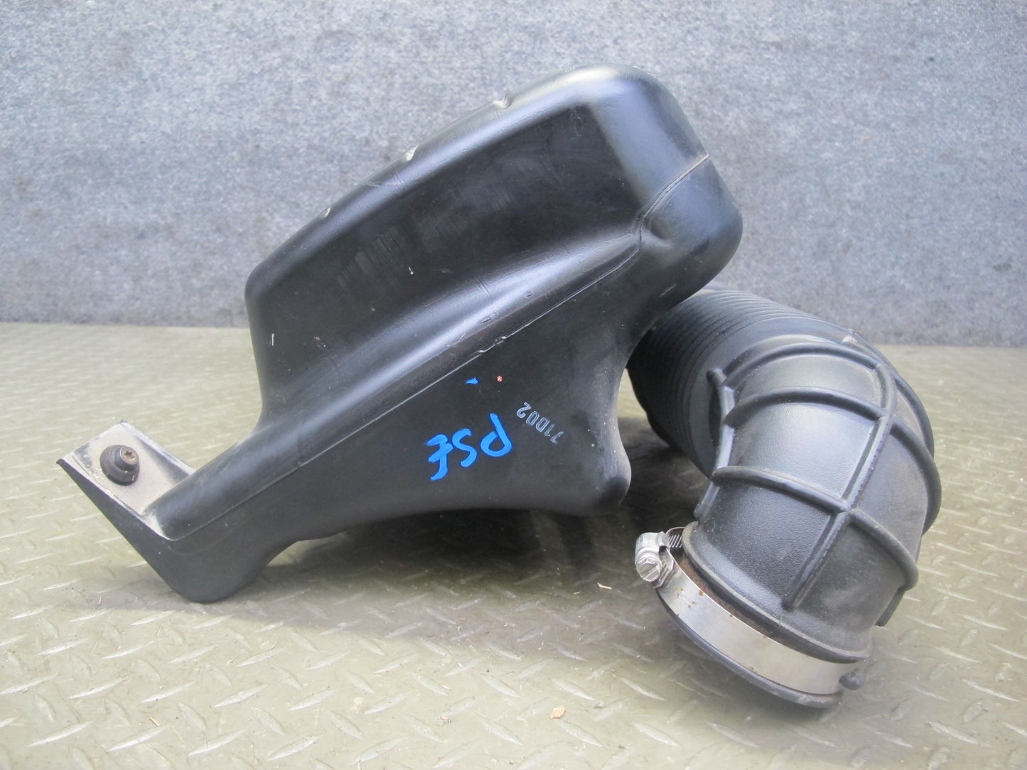 06-10 Pontiac Solstice Saturn SKY 2.4L Air Intake Resonator w Duct Assy 20K OEM