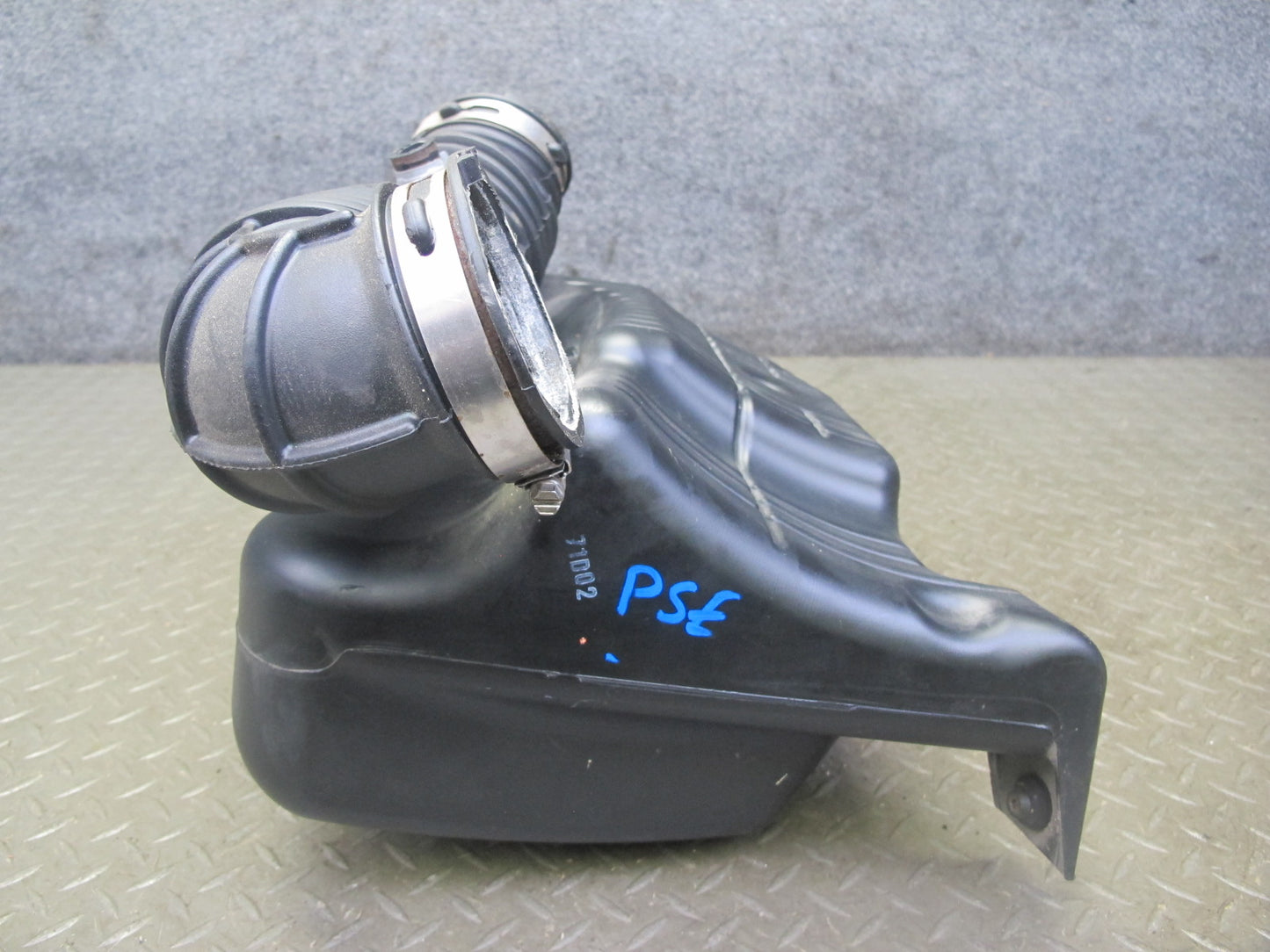 06-10 Pontiac Solstice Saturn SKY 2.4L Air Intake Resonator w Duct Assy 20K OEM