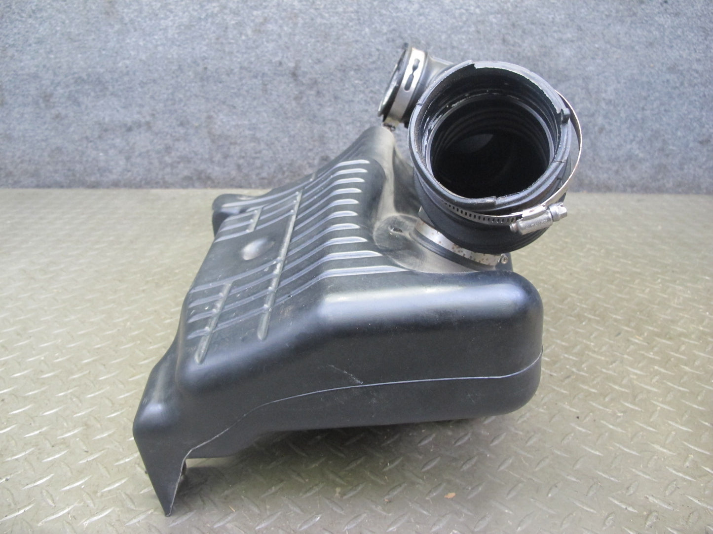 06-10 Pontiac Solstice Saturn SKY 2.4L Air Intake Resonator w Duct Assy 20K OEM