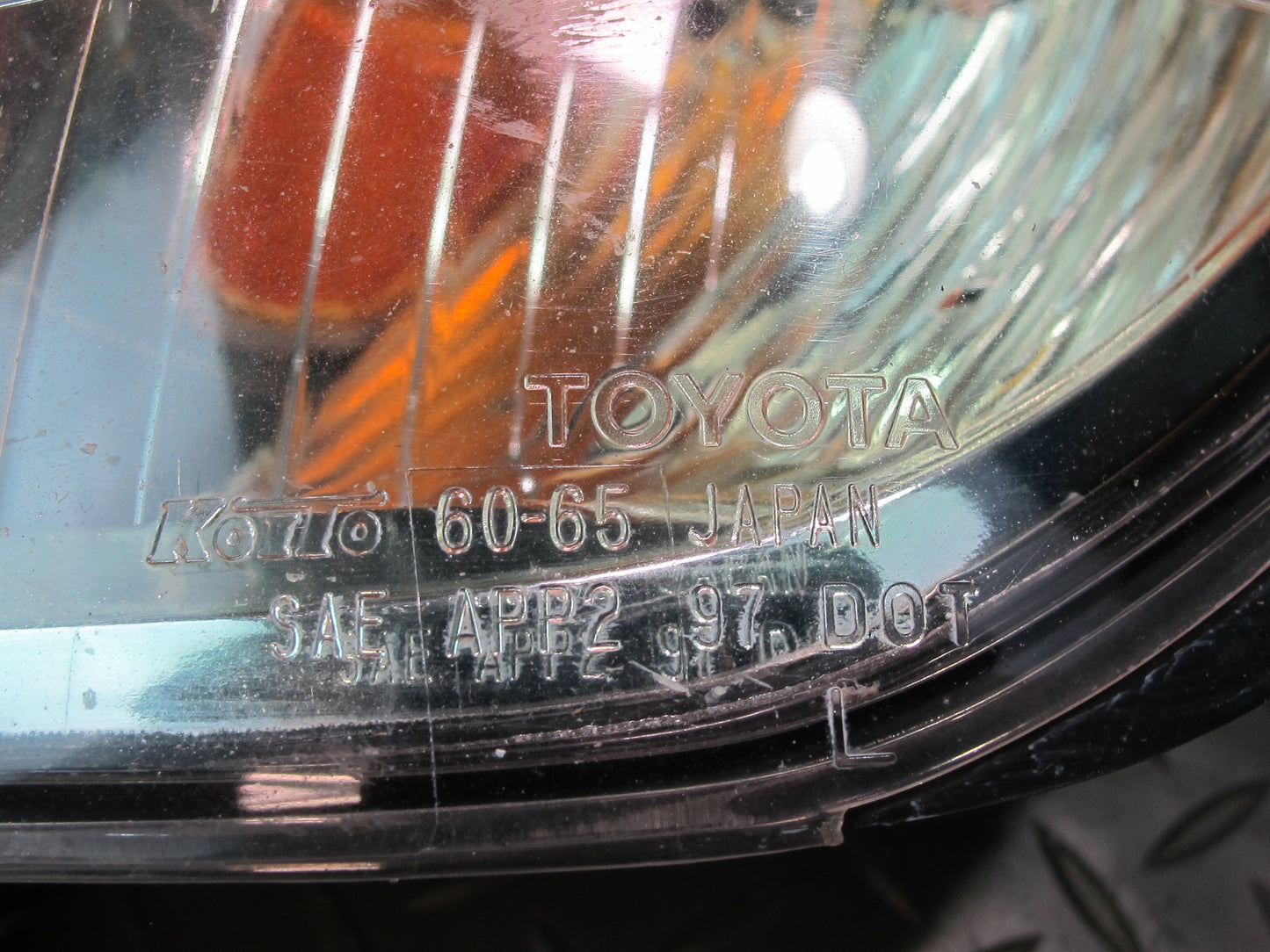 2003-2007 Lexus UZJ100L LX470 Front Left Turn Signal Corner Light Lamp