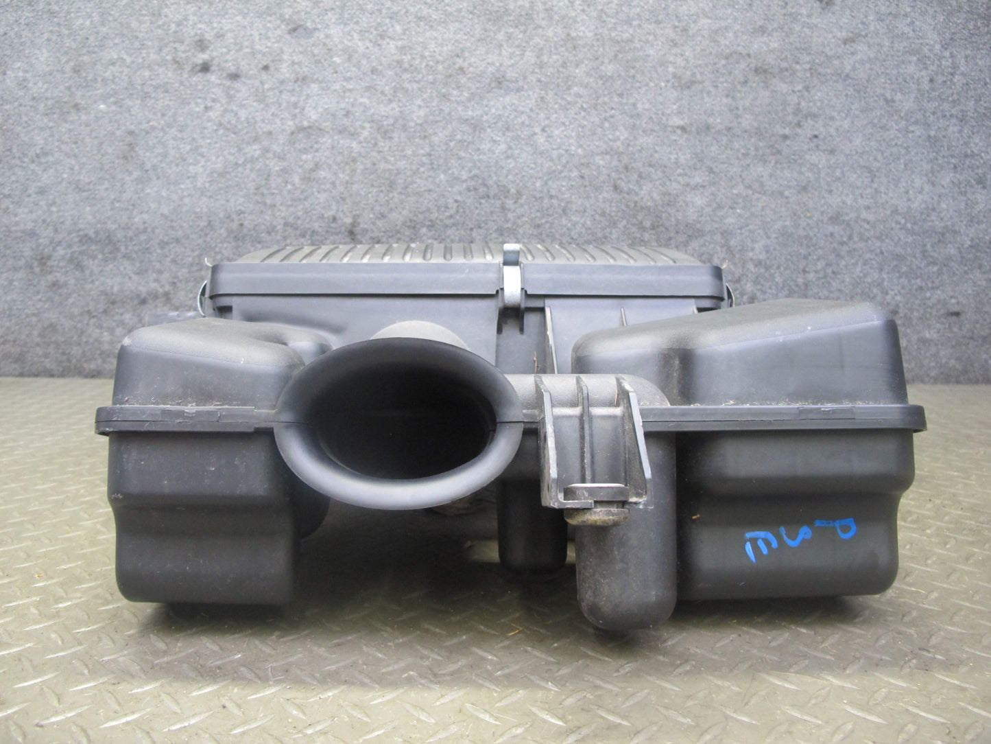 06-10 Pontiac Solstice SKY 2.4L Air Intake Cleaner Filter Box w MAF Sensor OEM